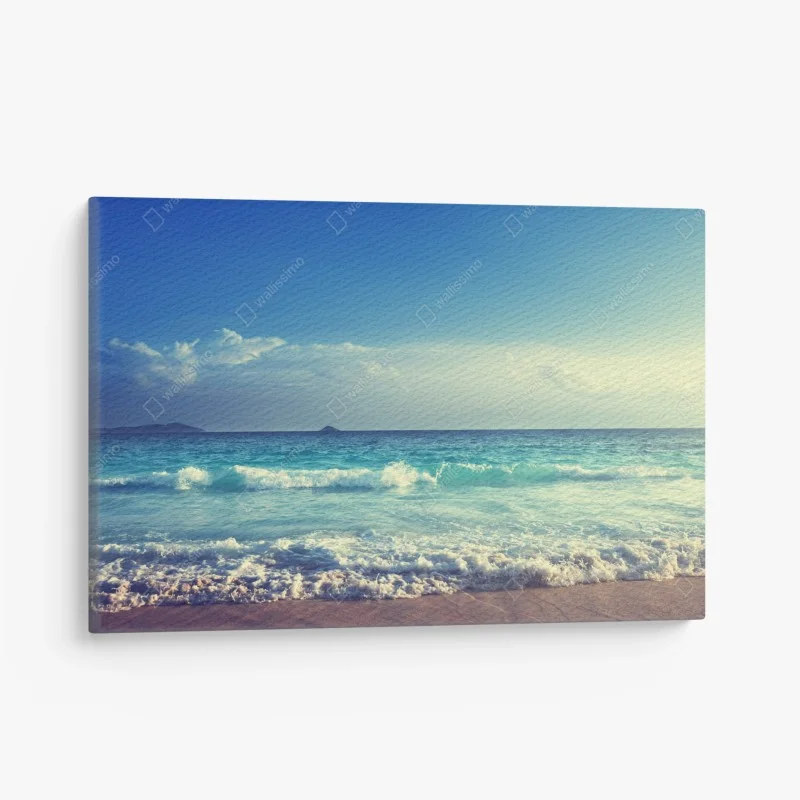 Leinwandbild strand auf den Seychellen bei sonnenuntergang