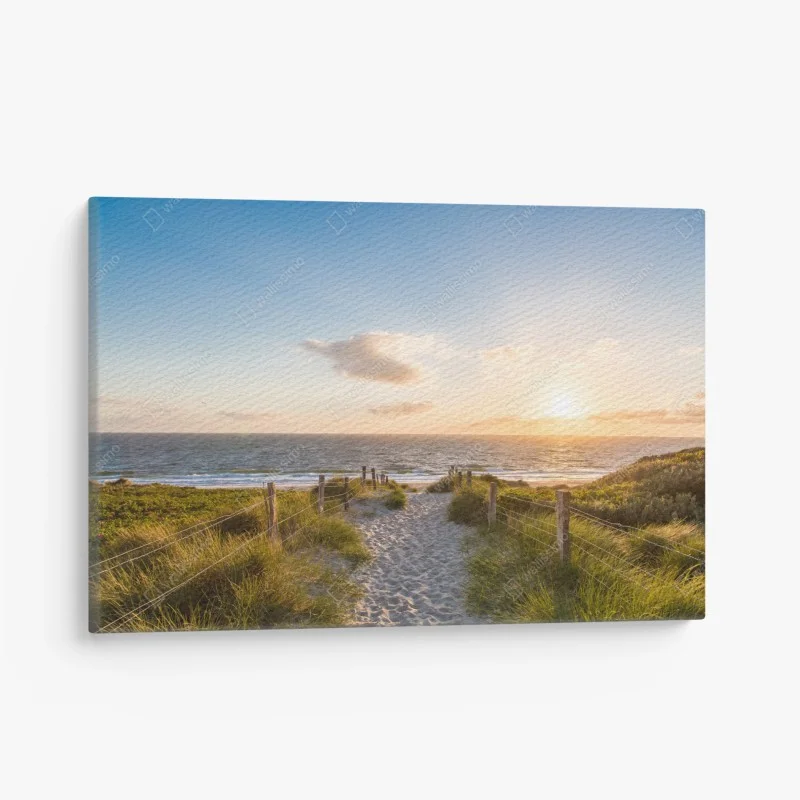 Leinwandbild sonnenbeschienener strandweg zum meer