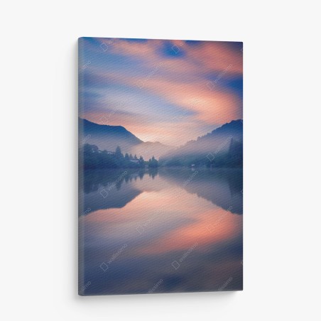 Leinwandbild nebeliger bergsee bei dämmerung – Wallnifity®