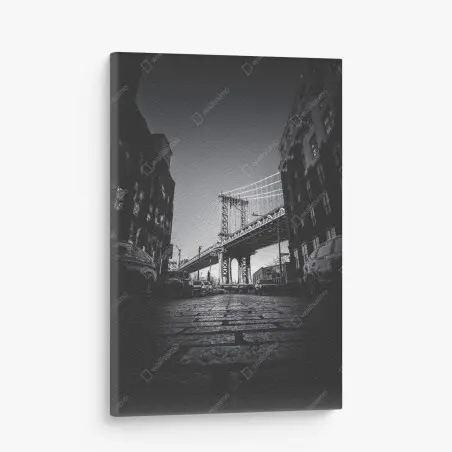 Leinwandbild Manhattan brücke perspektive über kopfsteinpflaster – Wallnifity®