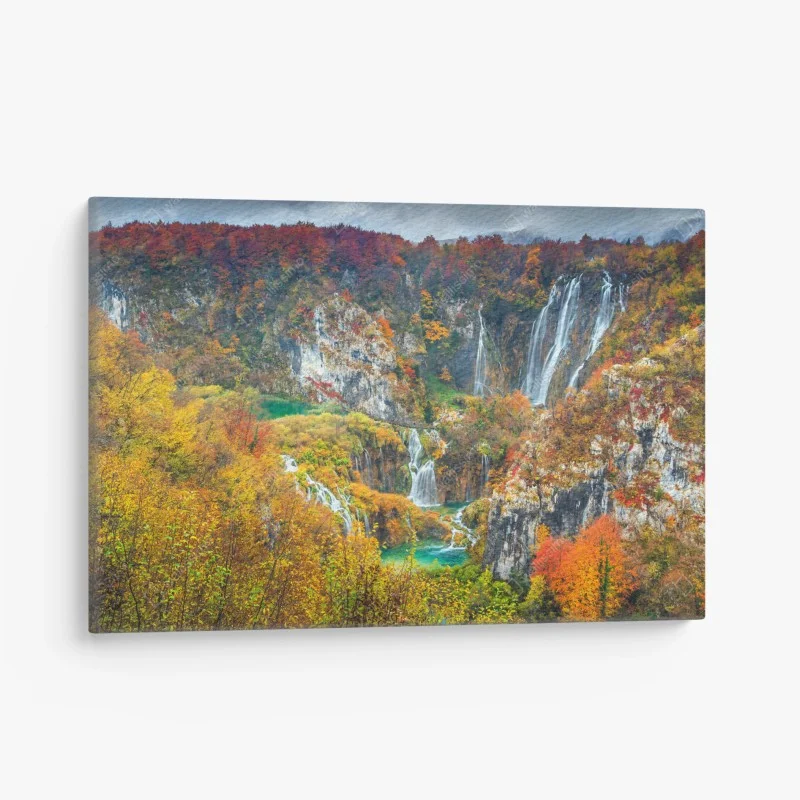 Leinwandbild herbstliche wasserfälle in einem farbenfrohen wald