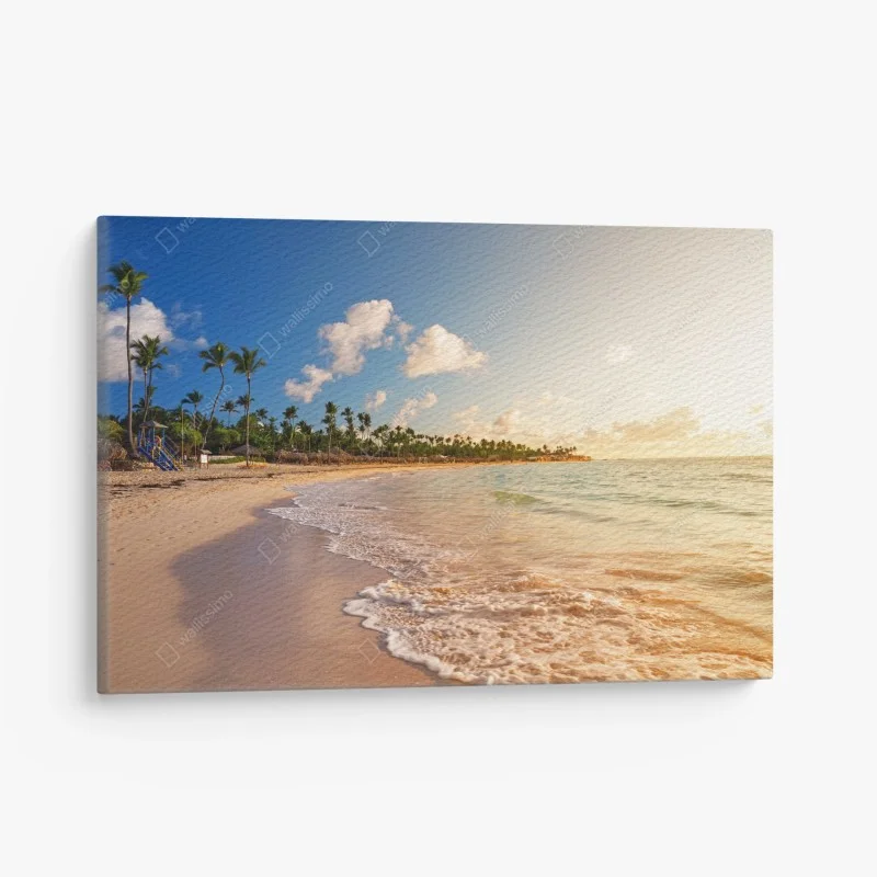 Leinwandbild tropischer sonnenuntergang am strand mit palmensilhouetten