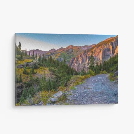 Leinwandbild alpiner wanderweg im sonnenuntergang – Wallnifity®