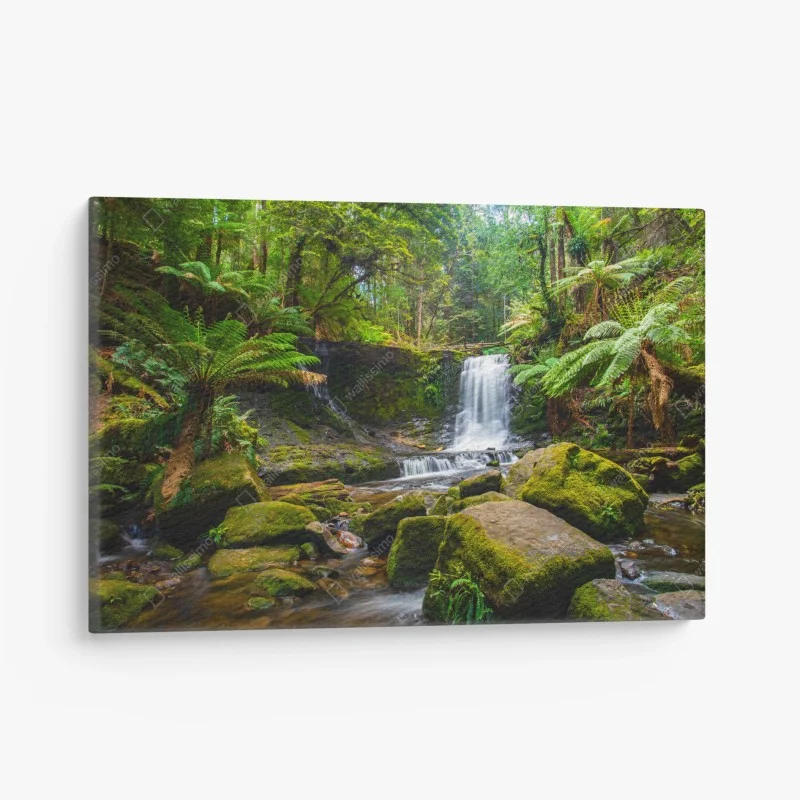 Leinwandbild üppiger waldwasserfall