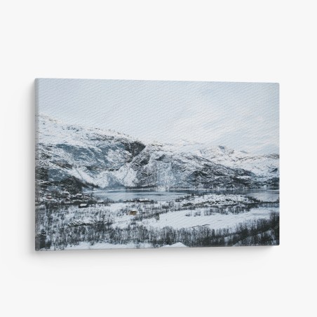 Leinwandbild ruhige winterliche berglandschaft über zugefrorenem see – Wallnifity®