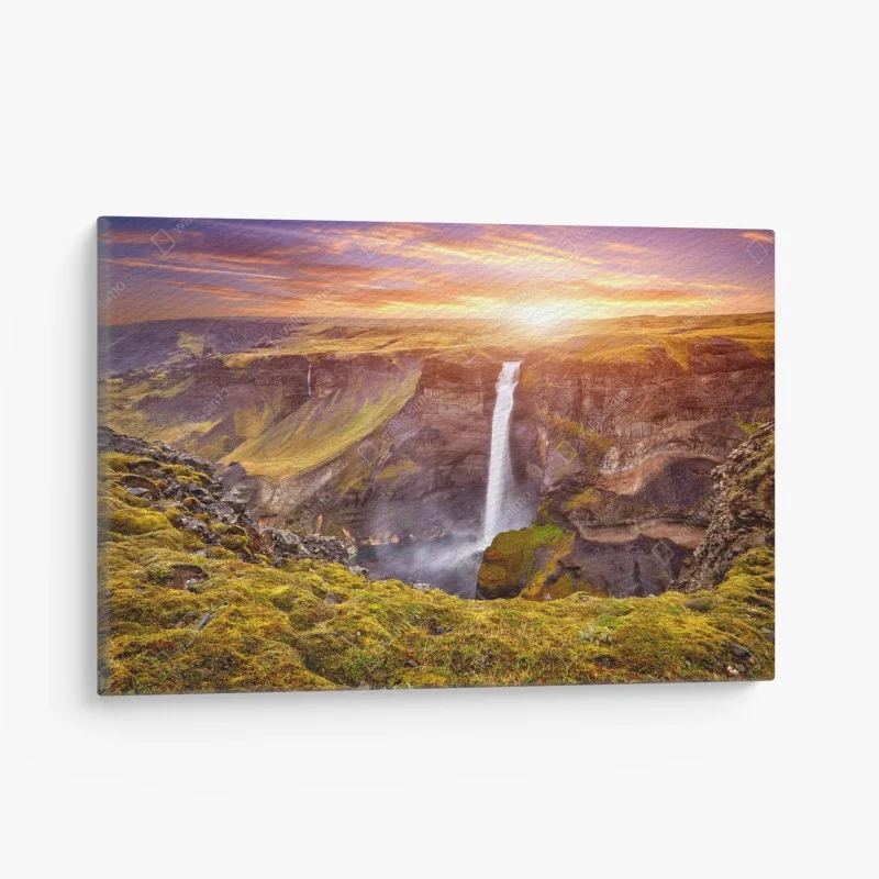 Leinwandbild Haifoss wasserfall bei sonnenuntergang