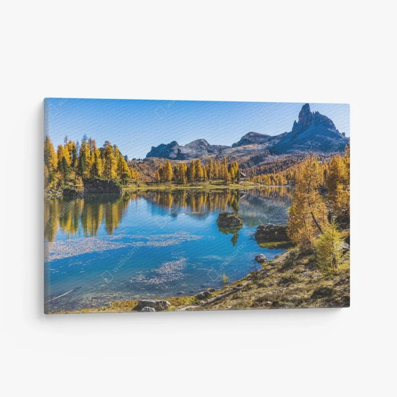 Leinwandbild herbstlicher alpensee mit bergreflexion