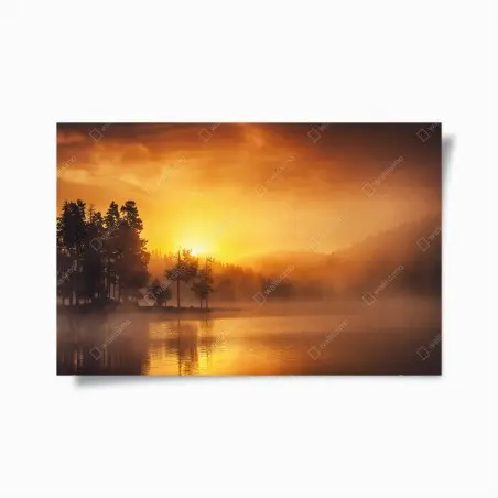 Poster goldener sonnenaufgang über dem nebligen see – Wallnifity®