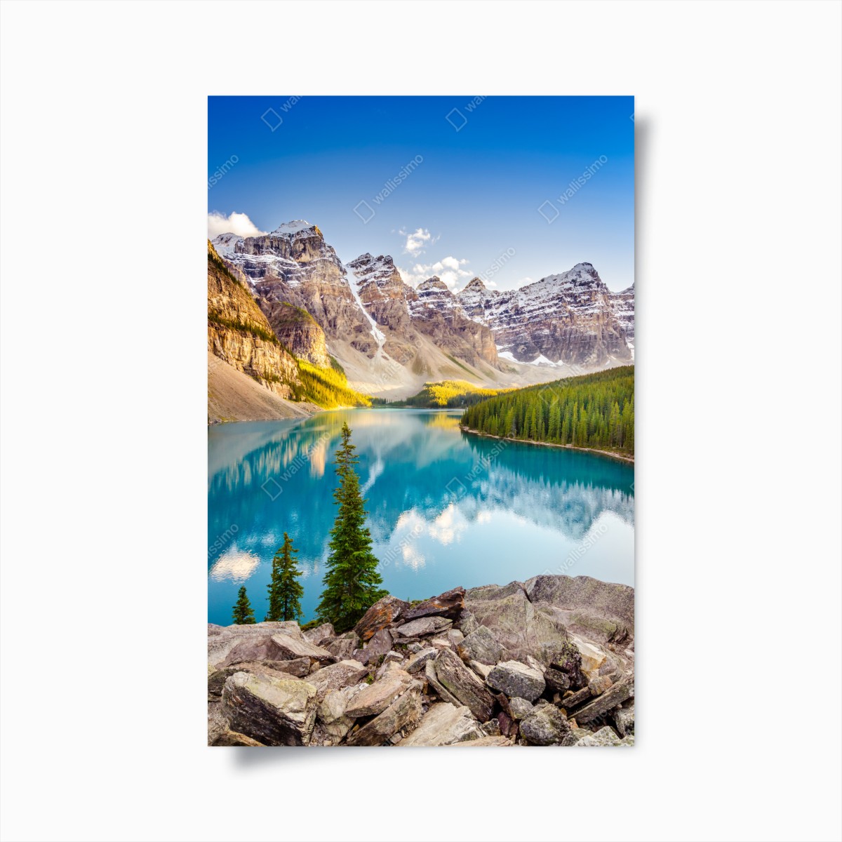 Poster sonnenbeschienenes Moraine Lake bergpanorama – Wallnifity®