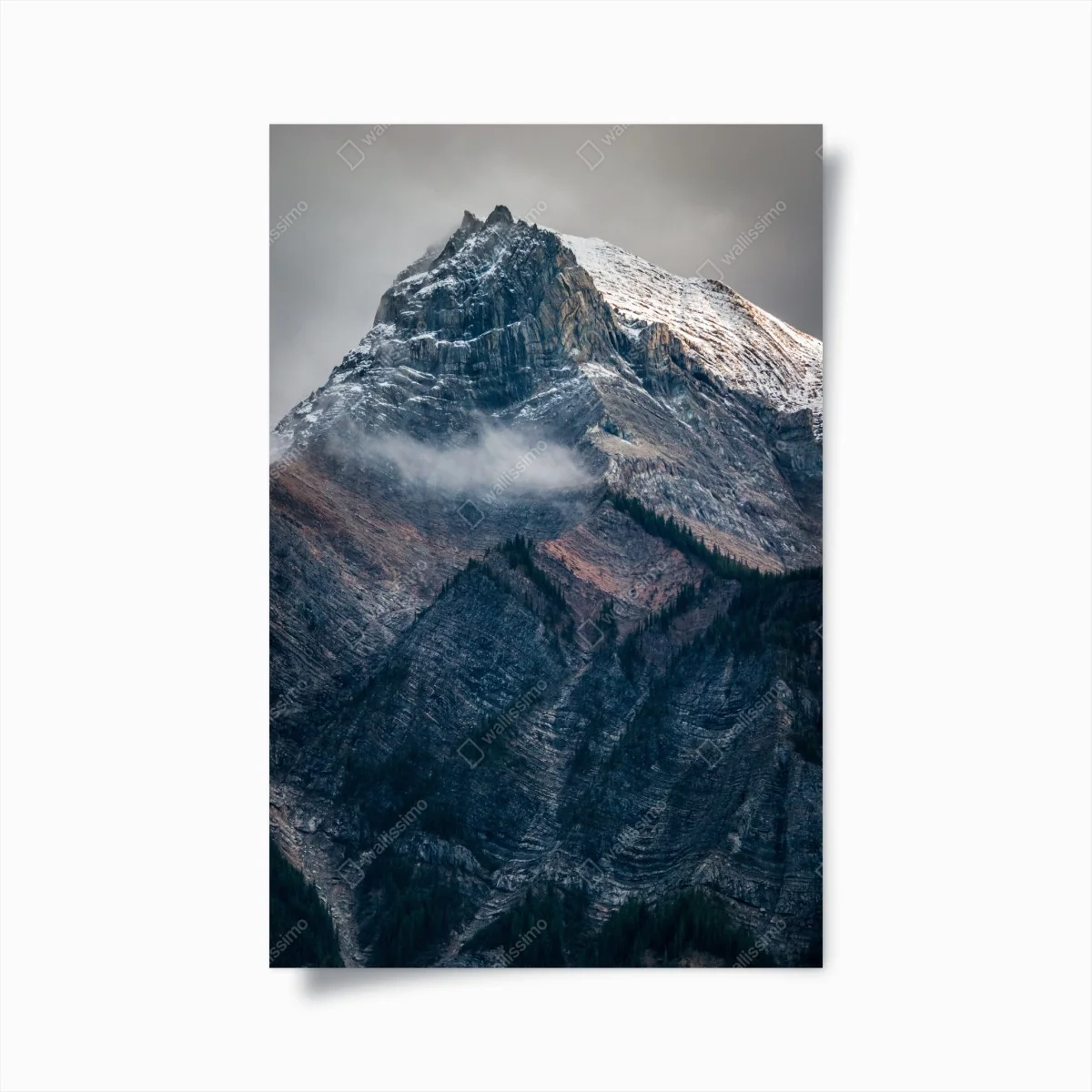 Poster dramatischer alpiner gipfel im nebel – Wallnifity® Poster dramatischer alpiner gipfel im nebel – Wallnifity®