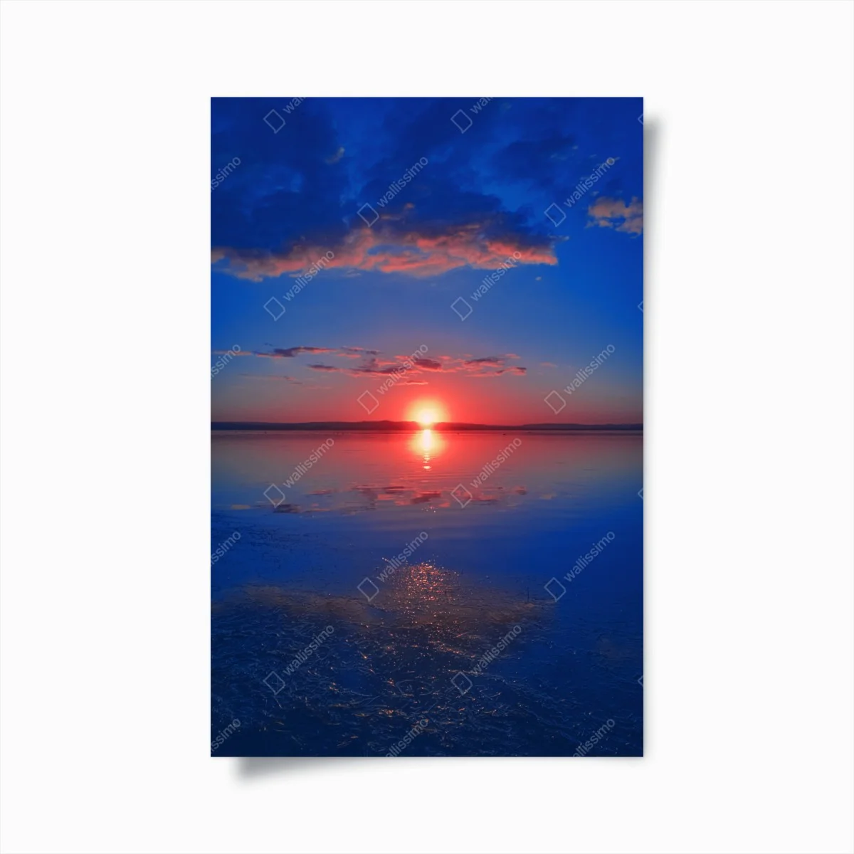Poster sonnenuntergang über ruhigem meer mit lebendiger spiegelung – Wallnifity® Poster sonnenuntergang über ruhigem meer mit lebendiger spiegelung – Wallnifity®
