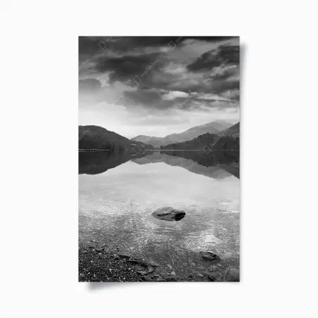 Poster ruhiger bergsee mit spiegelung – Wallnifity®