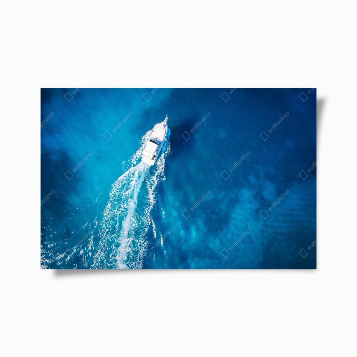 Poster jacht über dem kristallblauen ozean – Wallnifity®