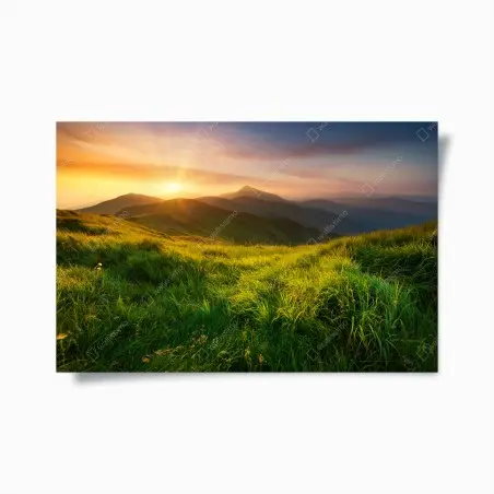 Poster sonnenaufgang über dem smaragdgrünen bergtal – Wallnifity®