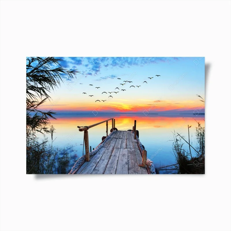 Poster steg bei sonnenuntergang über ruhigem see