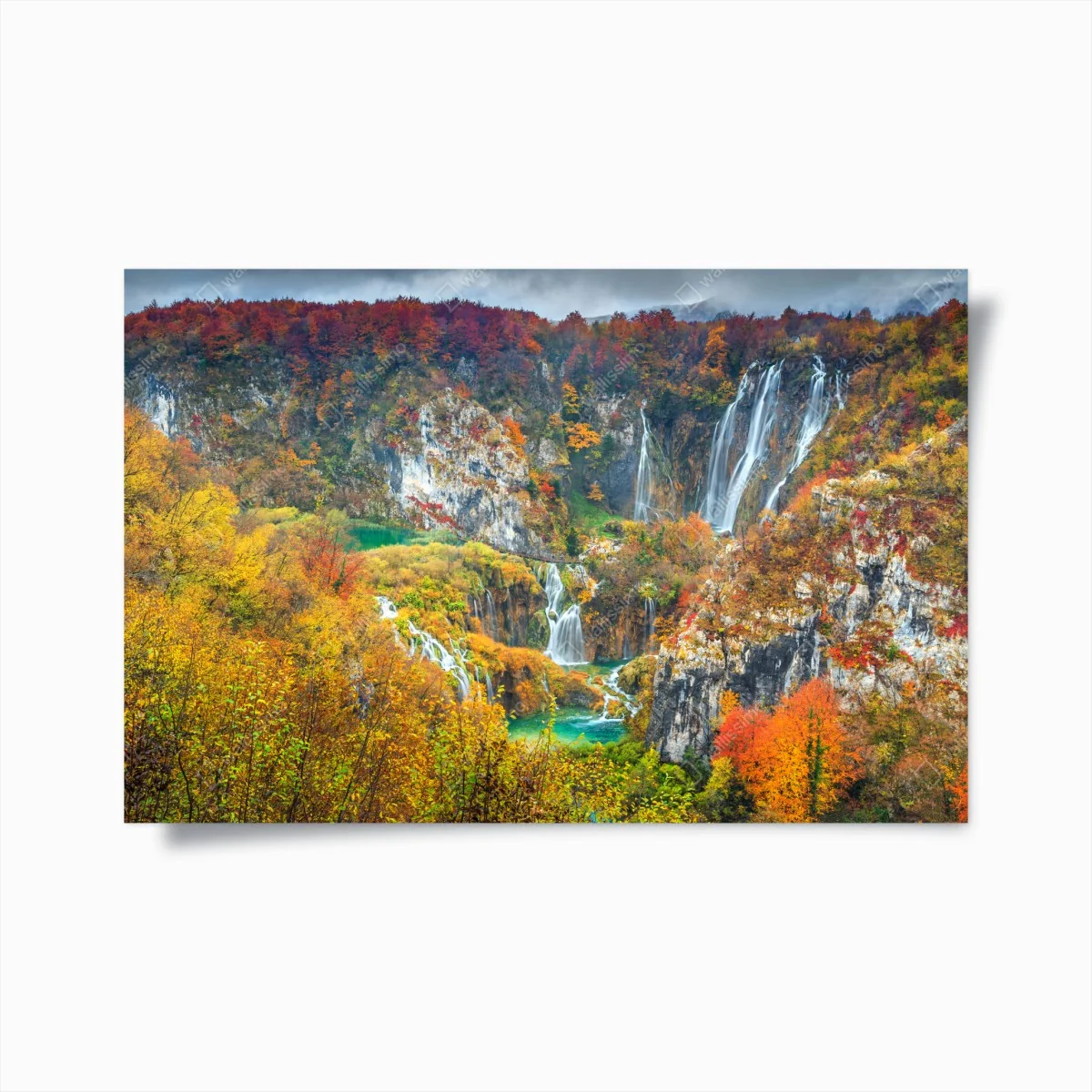 Poster herbstliche wasserfälle in einem farbenfrohen wald – Wallnifity® Poster herbstliche wasserfälle in einem farbenfrohen wald – Wallnifity®
