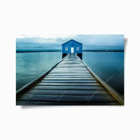 Poster blaues bootshaus am ende des stegs – Wallnifity®