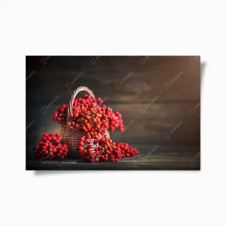 Poster herbstliche vogelbeeren im weidenkorb – Wallnifity®