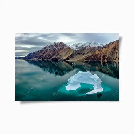Poster eisberg und bergreflexionen in türkisfarbenem wasser – Wallnifity®