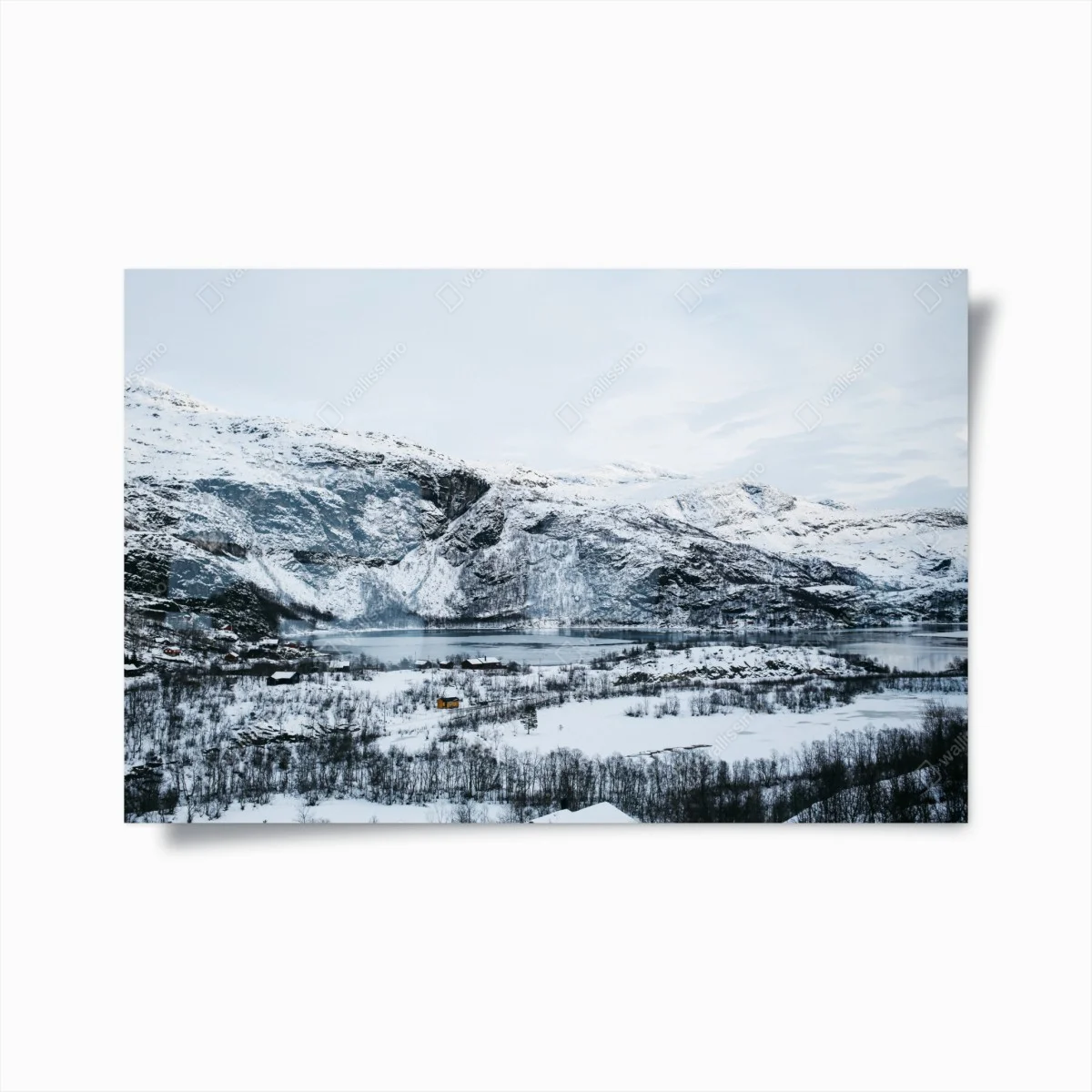 Poster ruhige winterliche berglandschaft über zugefrorenem see – Wallnifity® Poster ruhige winterliche berglandschaft über zugefrorenem see – Wallnifity®