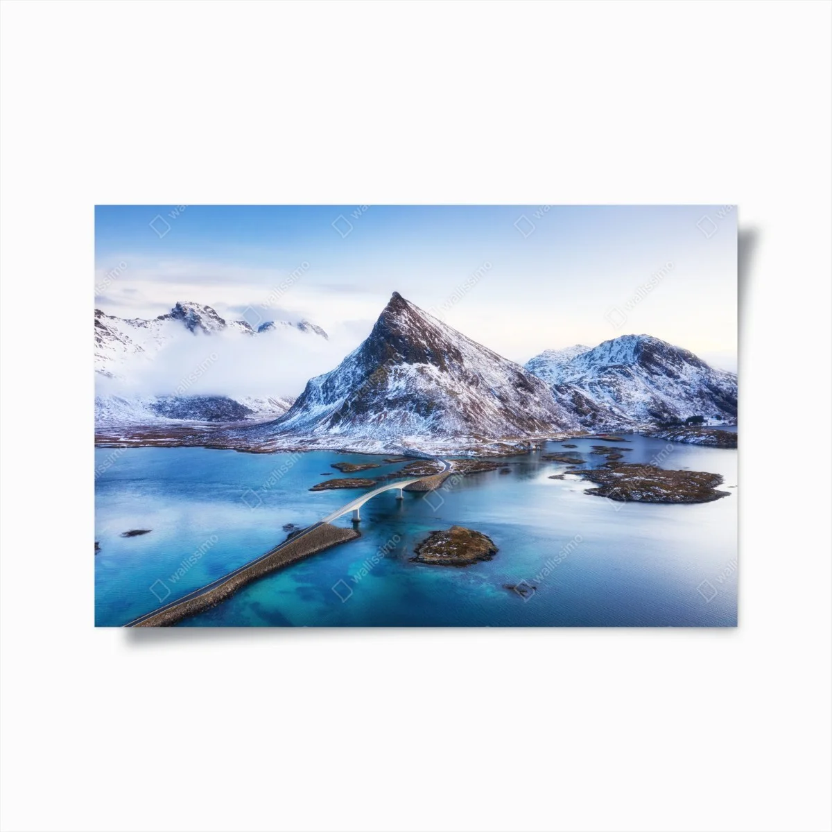 Poster Lofoten brücke und berg aus der luft – Wallnifity® Poster Lofoten brücke und berg aus der luft – Wallnifity®