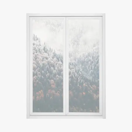 Fensteraufkleber nebliger herbstwald am schneebedeckten berg – Wallnifity®
