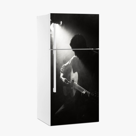 Kühlschrankaufkleber silhouette eines gitaristen im scheinwerferlicht – Wallnifity®