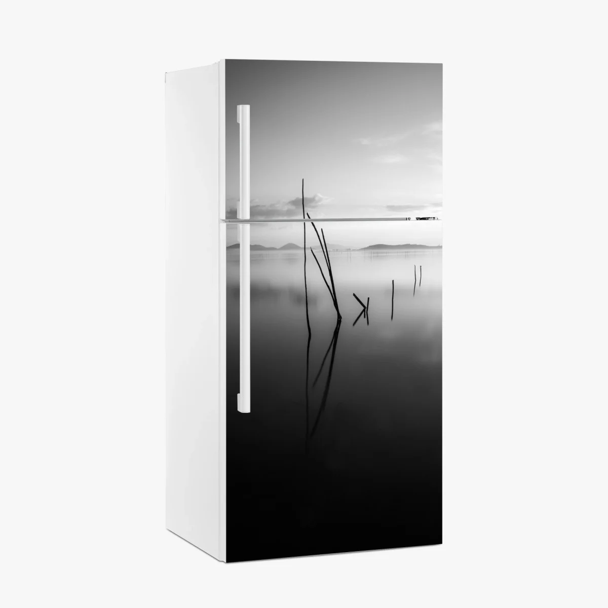 Kühlschrankaufkleber ruhiger monochromer see mit reflexionen – Wallnifity® Kühlschrankaufkleber ruhiger monochromer see mit reflexionen – Wallnifity®