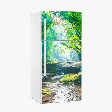 Kühlschrankaufkleber sonnendurchfluteter waldbach mit moosbedeckten steinen – Wallnifity®