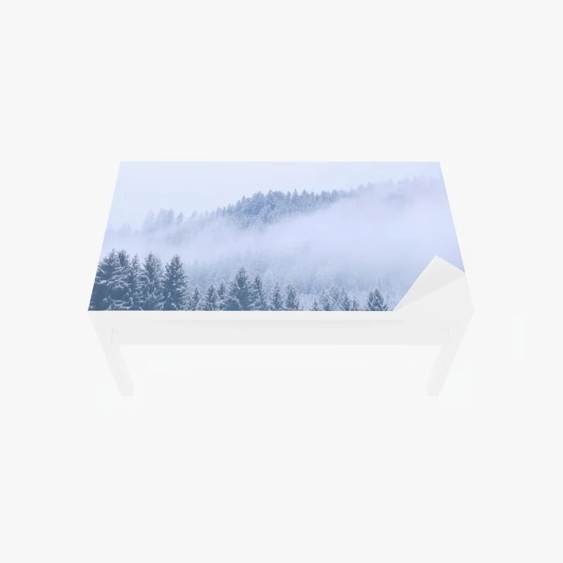 Tischaufkleber und Schreibtischaufkleber winternebel über nadelwald