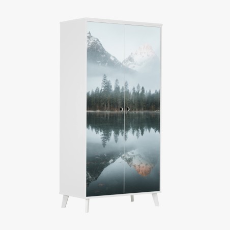 Schrankaufkleber neblige alpine spiegelung am ruhigen see – Wallnifity®
