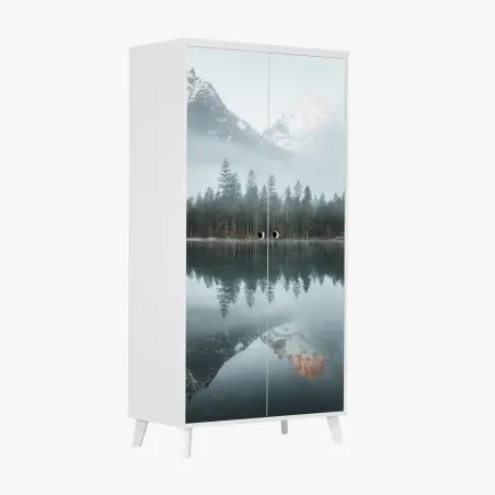 Schrankaufkleber neblige alpine spiegelung am ruhigen see – Wallnifity®