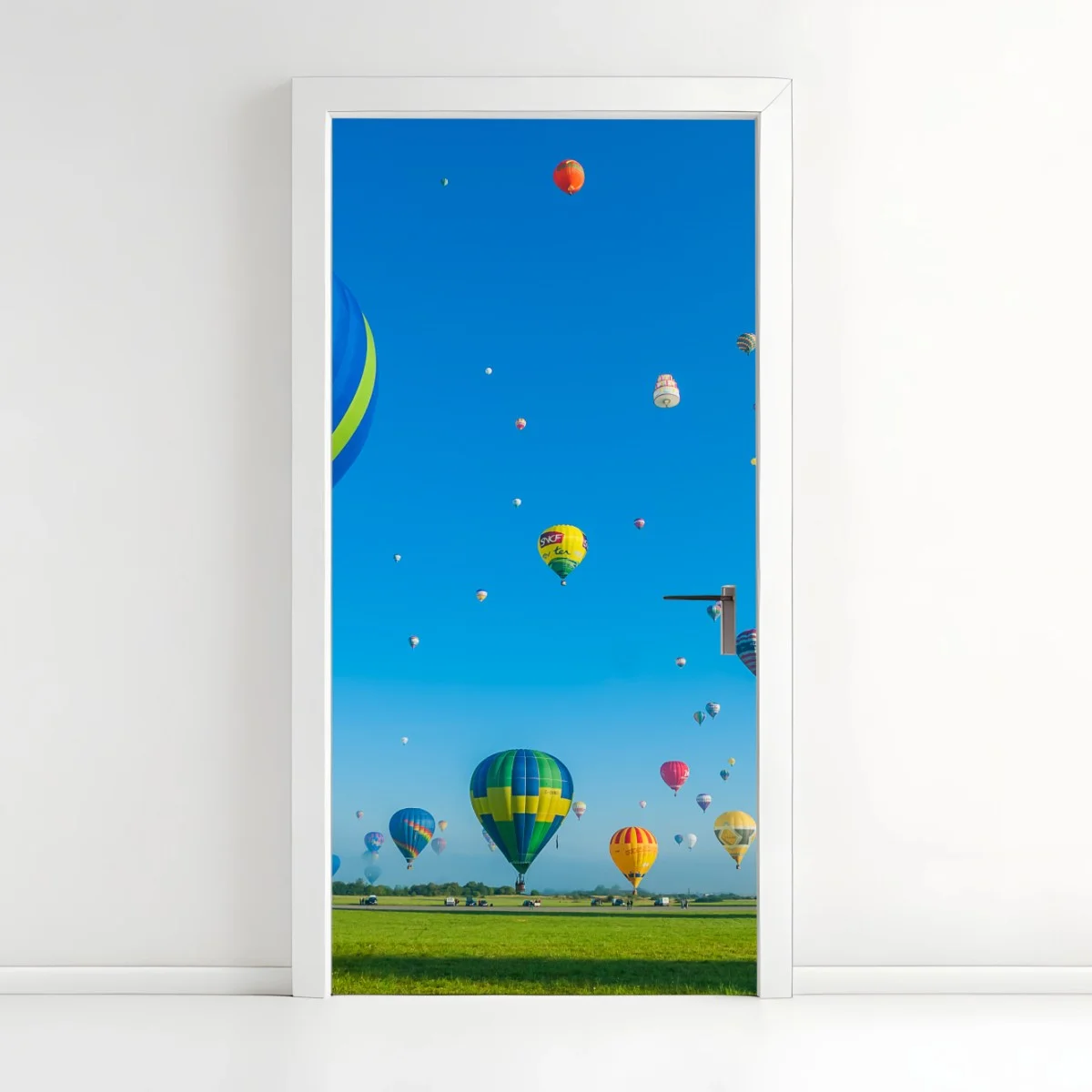 Türaufkleber bunte heißluftballons über Chambley – Wallnifity® Türaufkleber bunte heißluftballons über Chambley – Wallnifity®