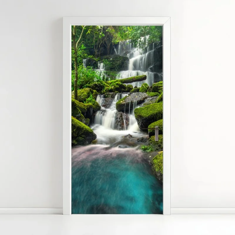 Türaufkleber ruhiger wasserfall in Phu Tub Berk, Thailand