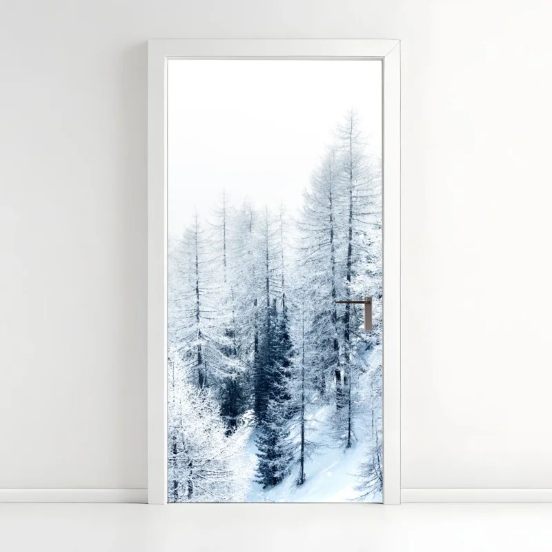 Türaufkleber winterstille: verschneiter wald