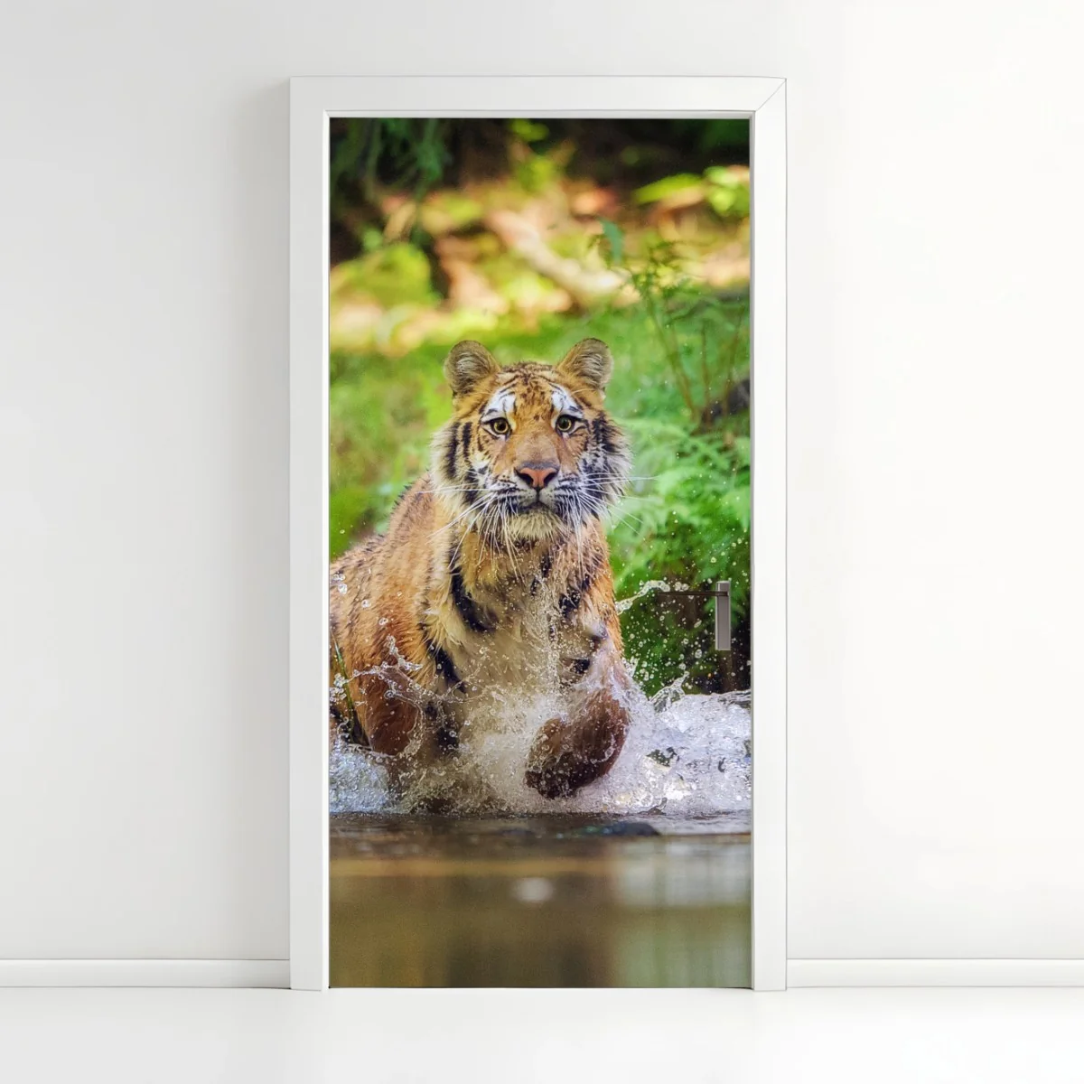 Türaufkleber majestätischer tiger im waldbach – Wallnifity® Türaufkleber majestätischer tiger im waldbach – Wallnifity®