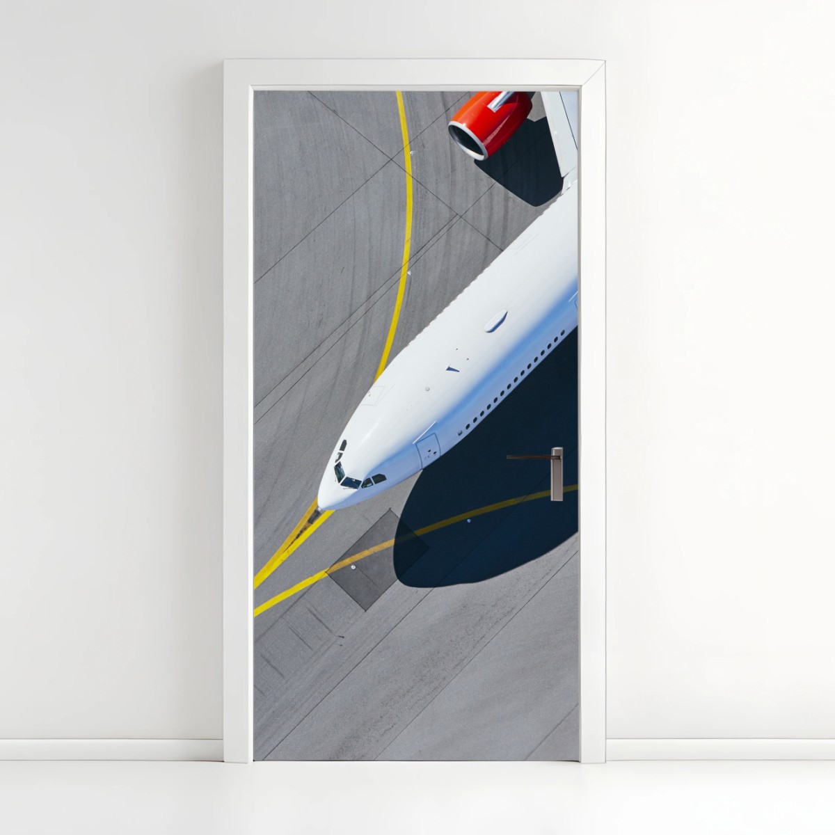 Türaufkleber luftaufnahme eines flugzeugs auf dem rollfeld – Wallnifity®
