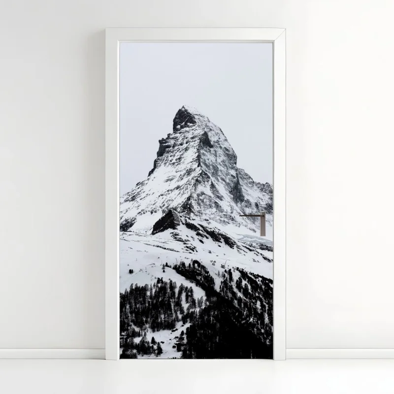 Türaufkleber einsamer schneebedeckter berggipfel