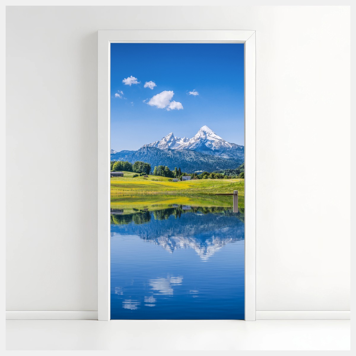 Türaufkleber alpine spiegelung: ruhige berglandschaft – Wallnifity®