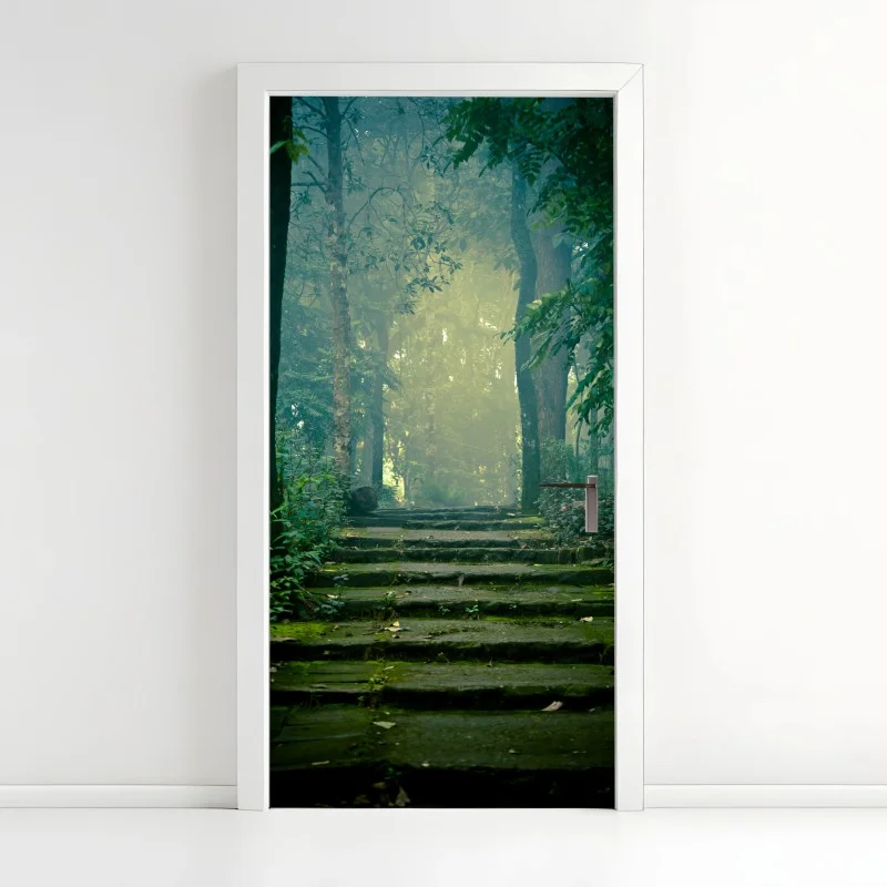 Türaufkleber moosbedeckte steintreppe in den nebligen wald – Wallnifity®