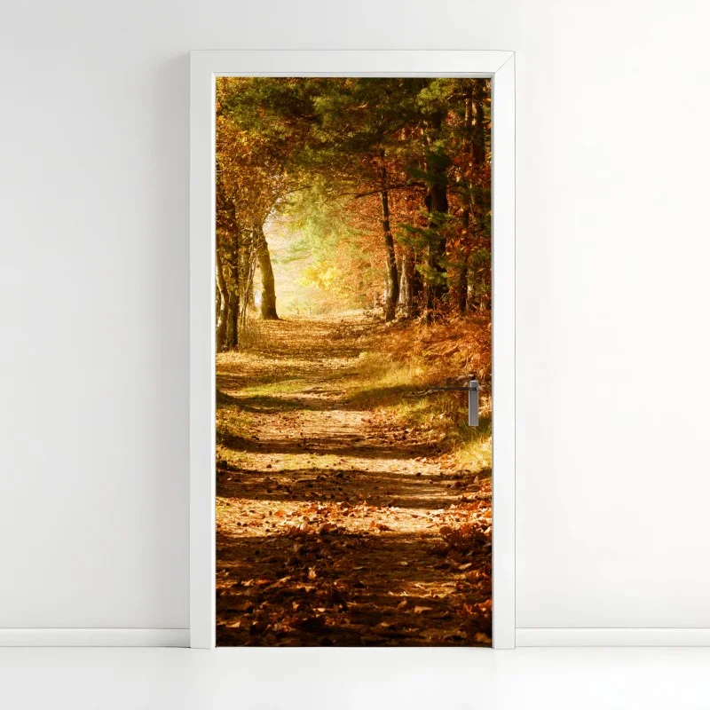Türaufkleber herbstlicher waldweg mit goldenem licht