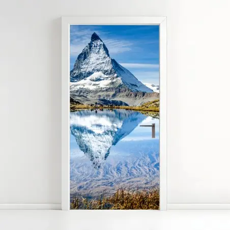 Türaufkleber majestätisches Matterhorn im spiegel eines alpensees – Wallnifity®