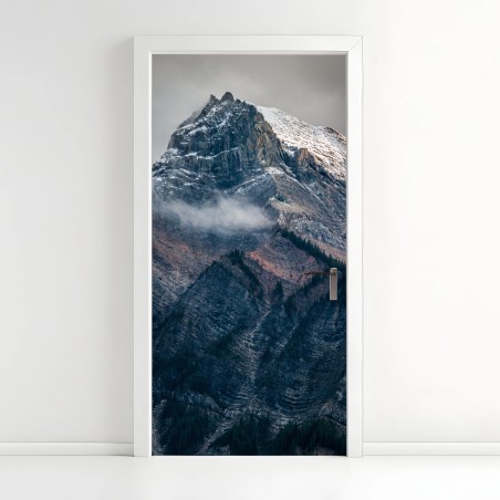 Türaufkleber dramatischer alpiner gipfel im nebel – Wallnifity®
