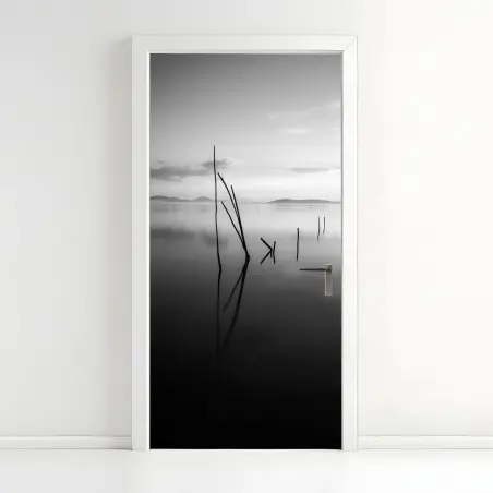 Türaufkleber ruhiger monochromer see mit reflexionen – Wallnifity®