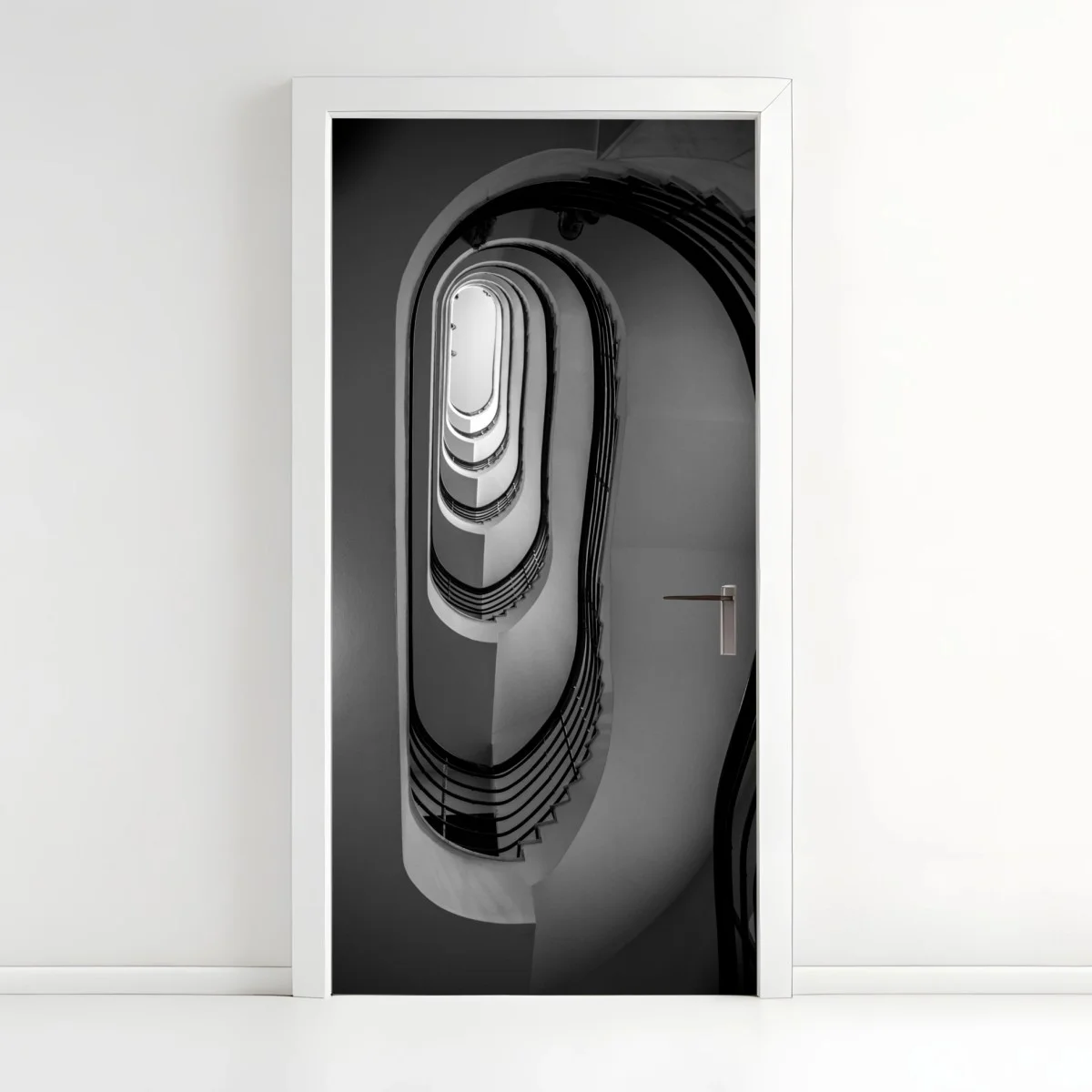 Türaufkleber spiraltreppe perspektive in schwarzweiß – Wallnifity® Türaufkleber spiraltreppe perspektive in schwarzweiß – Wallnifity®