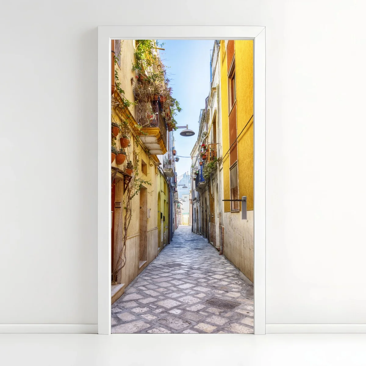 Türaufkleber sonnige gasse in Brindisi – Wallnifity® Türaufkleber sonnige gasse in Brindisi – Wallnifity®