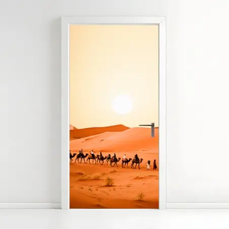 Türaufkleber karawane von kamelen in der wüste bei sonnenuntergang – Wallnifity®