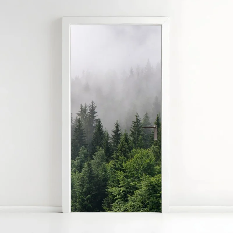 Türaufkleber nebliger immergrüner wald panorama