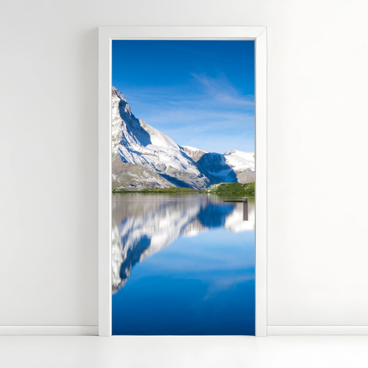 Türaufkleber majestätische bergspiegelung über alpensee – Wallnifity®