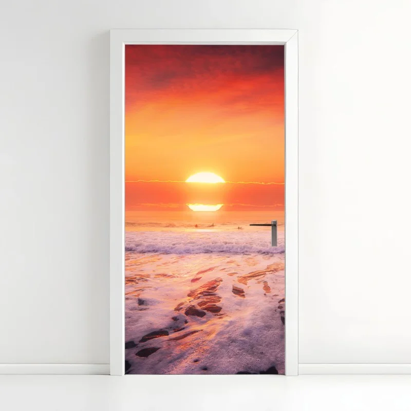 Türaufkleber goldener sonnenuntergang über ruhigem strand